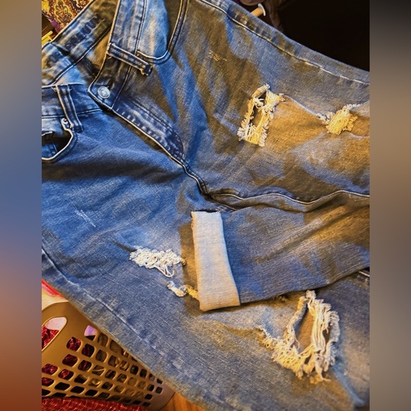 Rue21 Women's Size 34/30 Distressed Light Blue Skinny Jeans - Picture 2 of 2